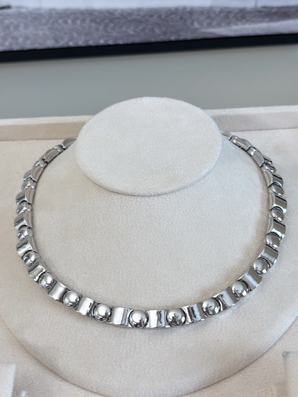 D’Orlan Elegant Silver-Tone Sculpted Link Necklace - Women Jewelry